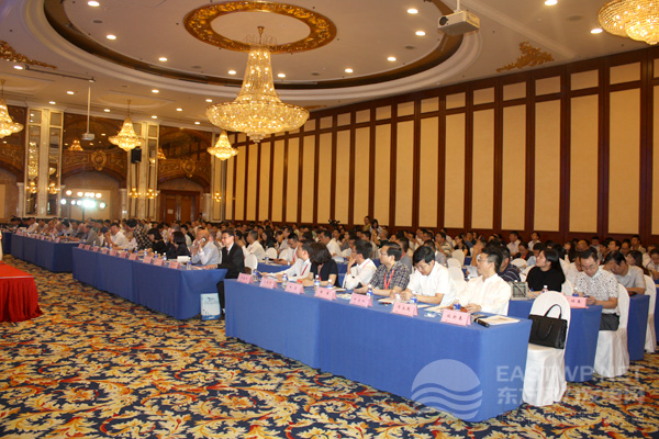 2015第八屆中國（江蘇）國際風(fēng)電產(chǎn)業(yè)發(fā)展高峰論壇會(huì)議現(xiàn)場(chǎng)