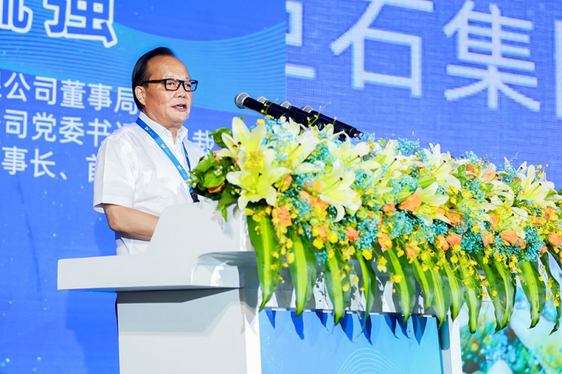 振石控股集團有限公司董事局主席：中國巨石股份有限公司黨委書記、總裁；巨石集團有限公司董事長、首席執(zhí)行官張毓強致辭