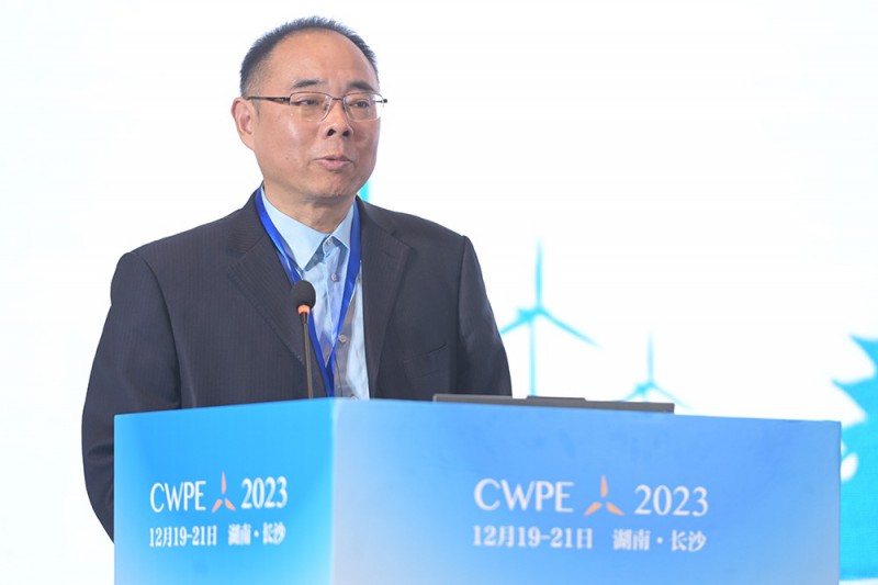 中國電器工業(yè)協(xié)會副會長、中國電器工業(yè)協(xié)會風力發(fā)電設備分會理事長劉萬平致辭