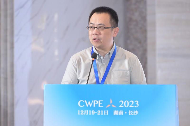 運(yùn)達(dá)能源科技集團(tuán)有限公司副總工程師許國東發(fā)表《風(fēng)電機(jī)組傳動(dòng)系統(tǒng)的機(jī)電耦合性問題》演講