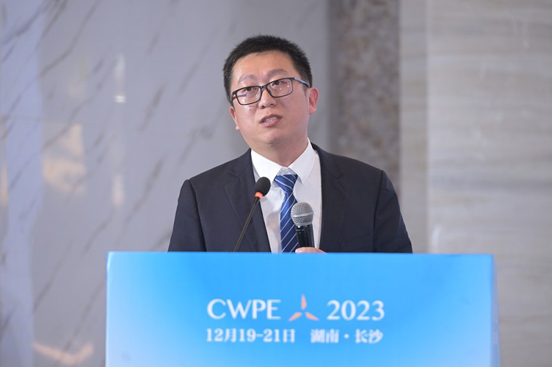 中車株洲電機(jī)江蘇公司方案解決部經(jīng)理李巖發(fā)表《風(fēng)力發(fā)電機(jī)組電氣系統(tǒng)可靠性技術(shù)研究及應(yīng)用》演講