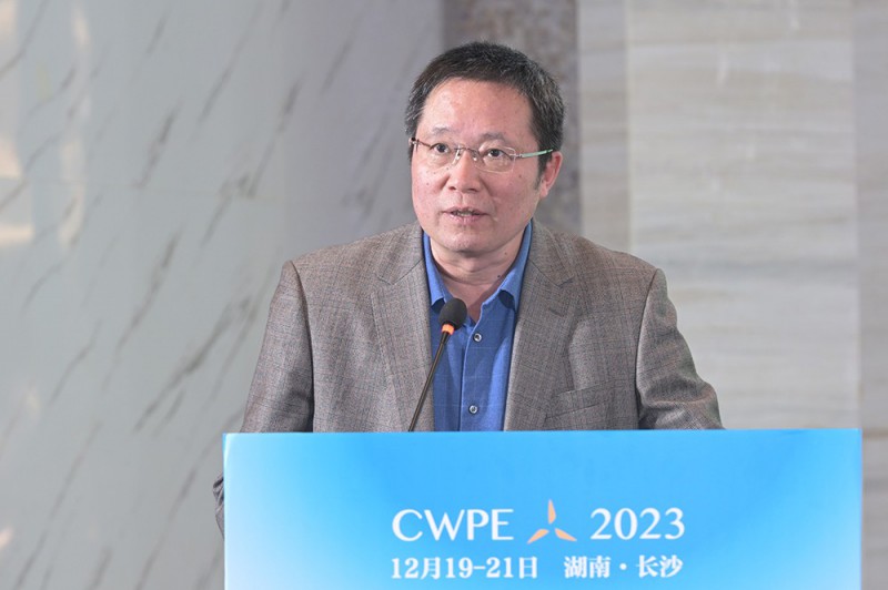 埃斯倍風(fēng)電科技(青島)有限公司總經(jīng)理江顯平發(fā)表《風(fēng)電儲(chǔ)能系統(tǒng)本征安全設(shè)計(jì)》演講