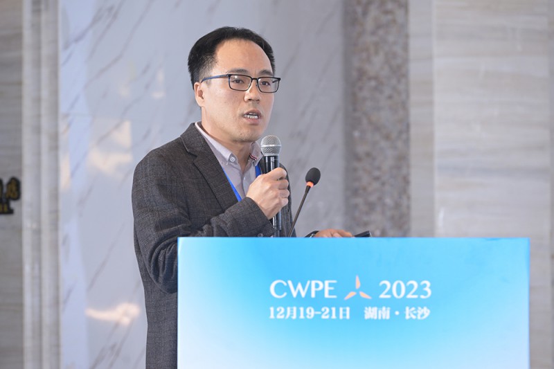 明陽智慧能源集團(tuán)股份公司柔性輸電事業(yè)部副總經(jīng)理史奔發(fā)表《基于不控整流的風(fēng)電送出混合直流輸電系統(tǒng)關(guān)鍵技術(shù)研究及應(yīng)用》演講