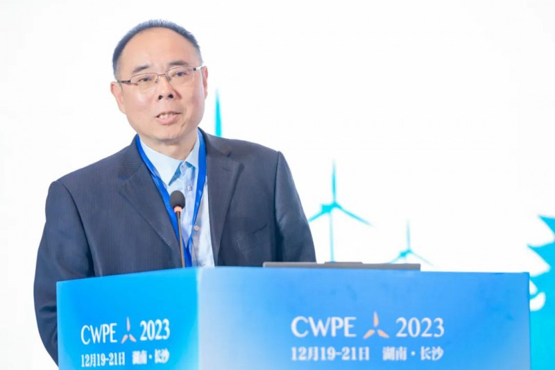 中國電器工業(yè)協(xié)會(huì)副會(huì)長/中國電器工業(yè)協(xié)會(huì)風(fēng)力發(fā)電設(shè)備分會(huì)理事長，金風(fēng)科技股份有限公司業(yè)務(wù)副總裁兼中南大區(qū)總裁劉萬平發(fā)表《練內(nèi)功、求增值、渡難關(guān)，迎接風(fēng)電高質(zhì)量發(fā)展的美好明天》演講