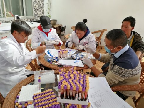 [向包蟲(chóng)病開(kāi)戰(zhàn)]——第四站革吉縣完全小學(xué)篩查