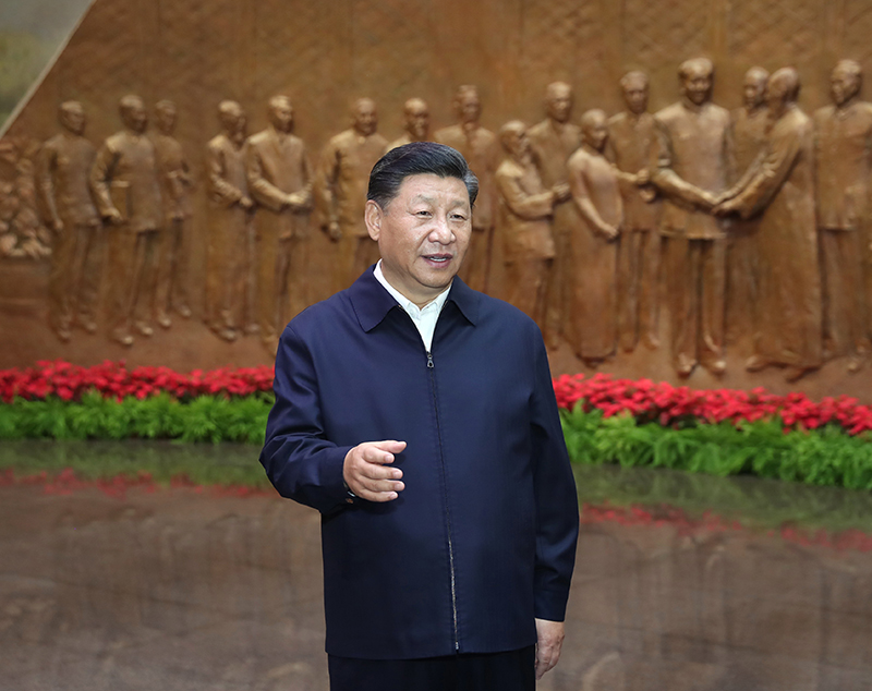 9月12日，中共中央總書記、國家主席、中央軍委主席習(xí)近平視察中共中央北京香山革命紀(jì)念地。這是習(xí)近平在香山革命紀(jì)念館參觀《為新中國奠基》主題展覽，并發(fā)表重要講話。
